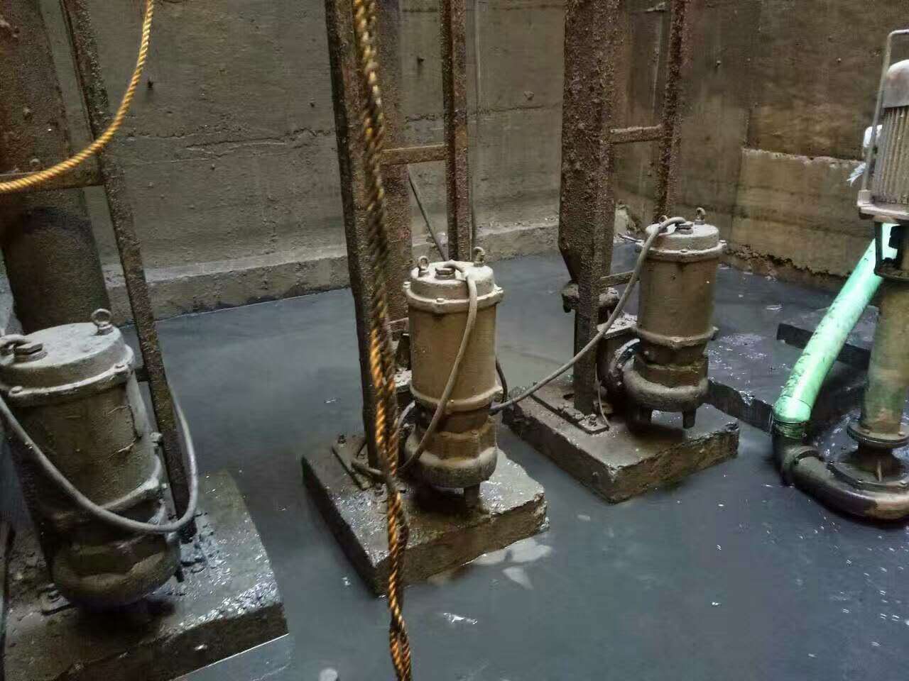 鸡泽污水池清理