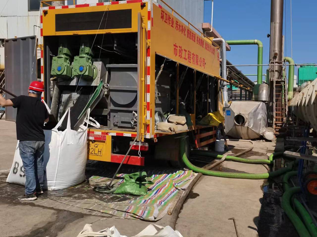 鸡泽淤泥压干处理